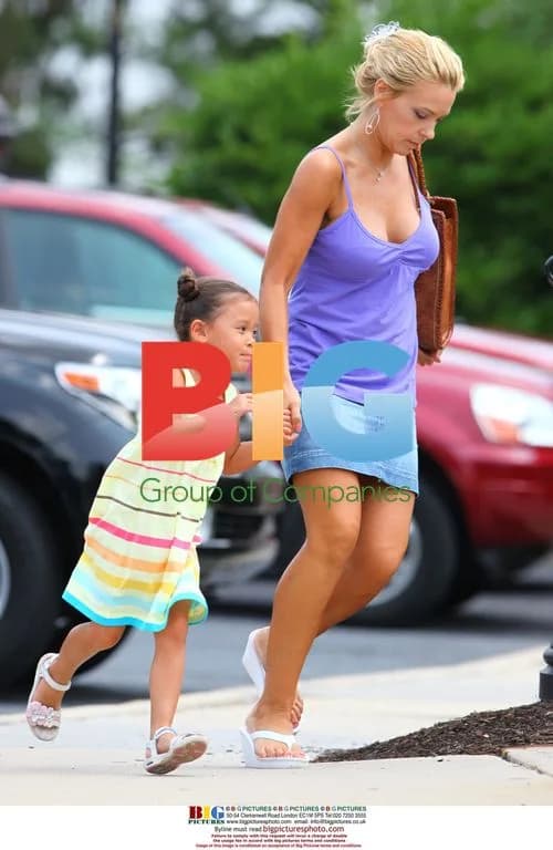 Kate Gosselin Shopping at Costco