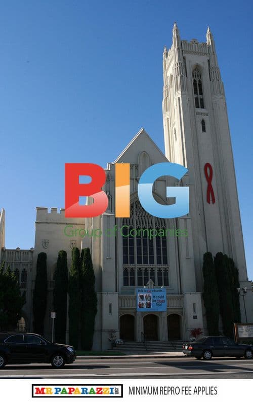 Miranda Kerr Shows Off Engagement Ring