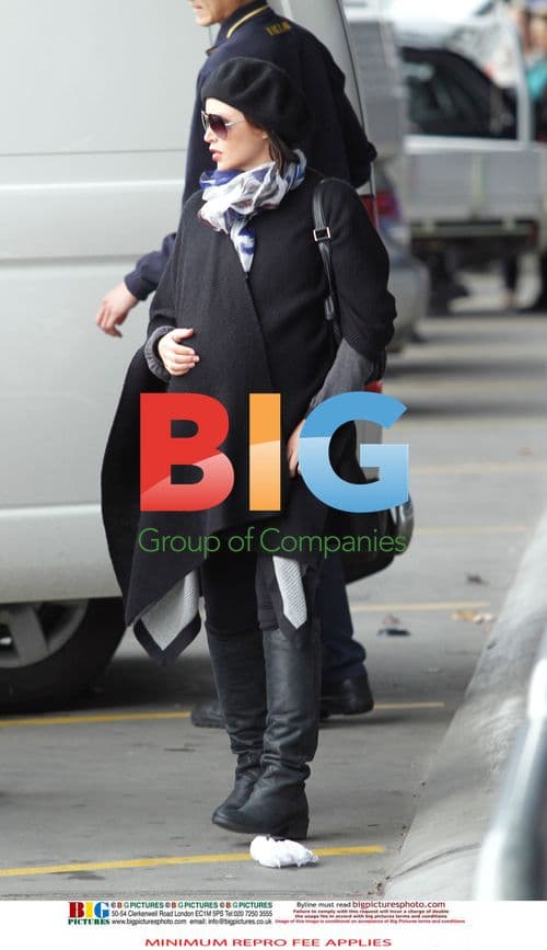 Dannii Minogue Shopping with Boyfriend