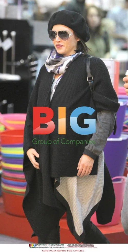 Dannii Minogue Shopping in Melbourne