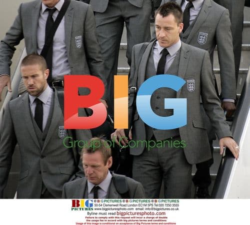 England Football Team Arrive from World Cup 2010