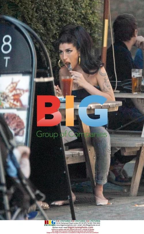 Amy Winehouse Interacts with Child at Pub