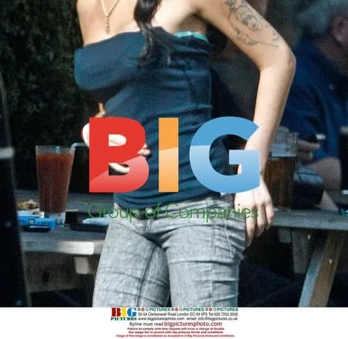 Amy Winehouse Plays with Child at Pub