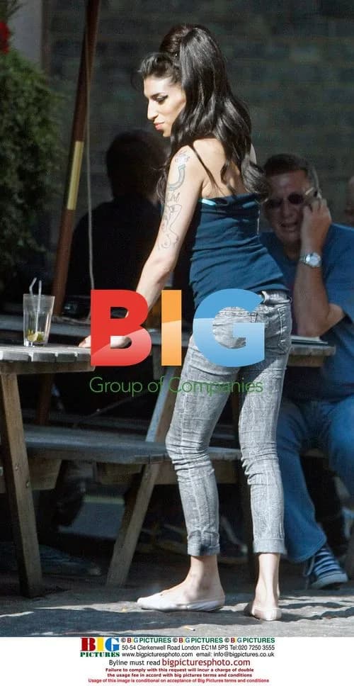 Amy Winehouse Interacts with Child at Pub