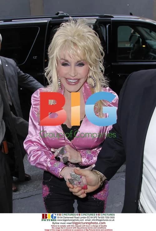 Dolly Parton Arrives at Hotel