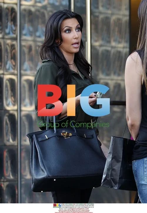 Kim Kardashian arrives at hotel after being seen by Star Tours bus
