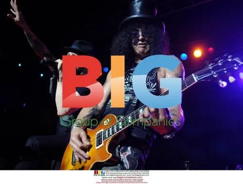 Slash Performs in Dublin