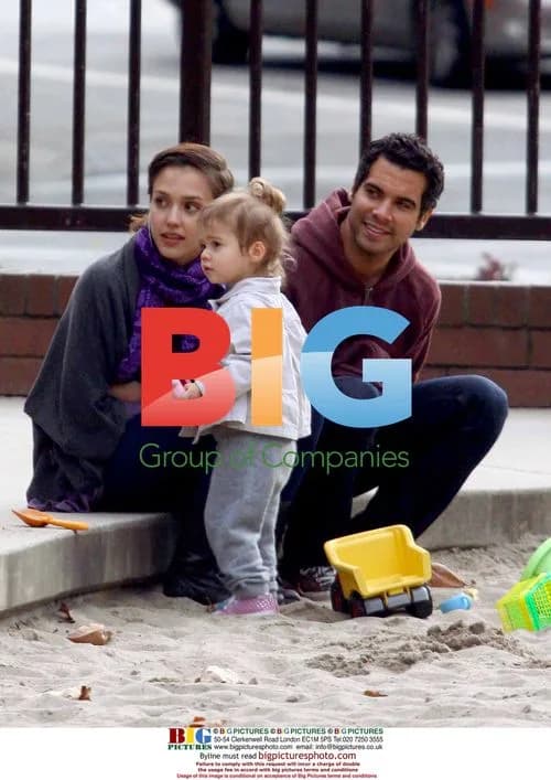 Jessica Alba family outing