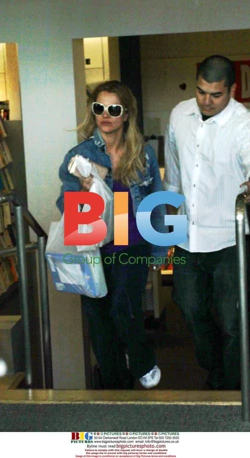 Britney Spears Shopping in Encino