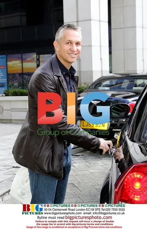 Gary Lineker spotted shopping in London
