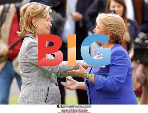 Clinton Meets Bachelet in Chile After Earthquake