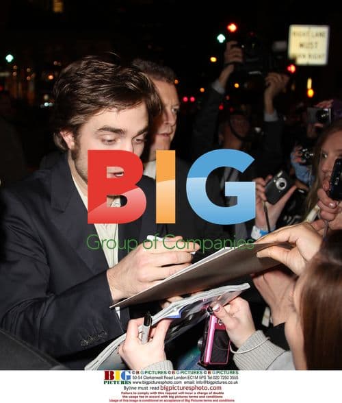 Robert Pattinson Signing Autographs at 'Remember Me' Premiere