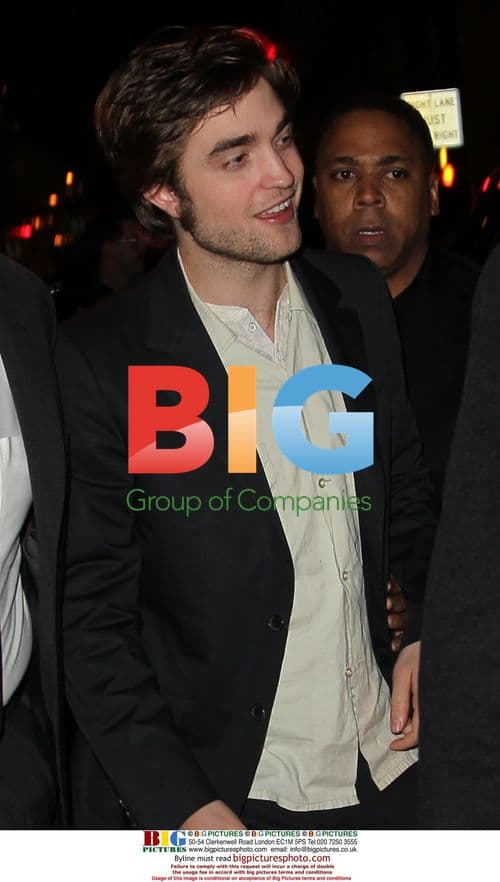 Robert Pattinson Signing Autographs at Premiere