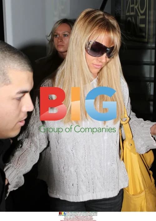 Britney Spears leaves salon with blonde hair