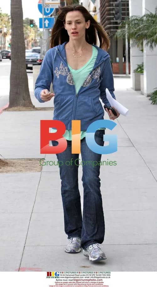 Jennifer Garner on Walk with Daughter