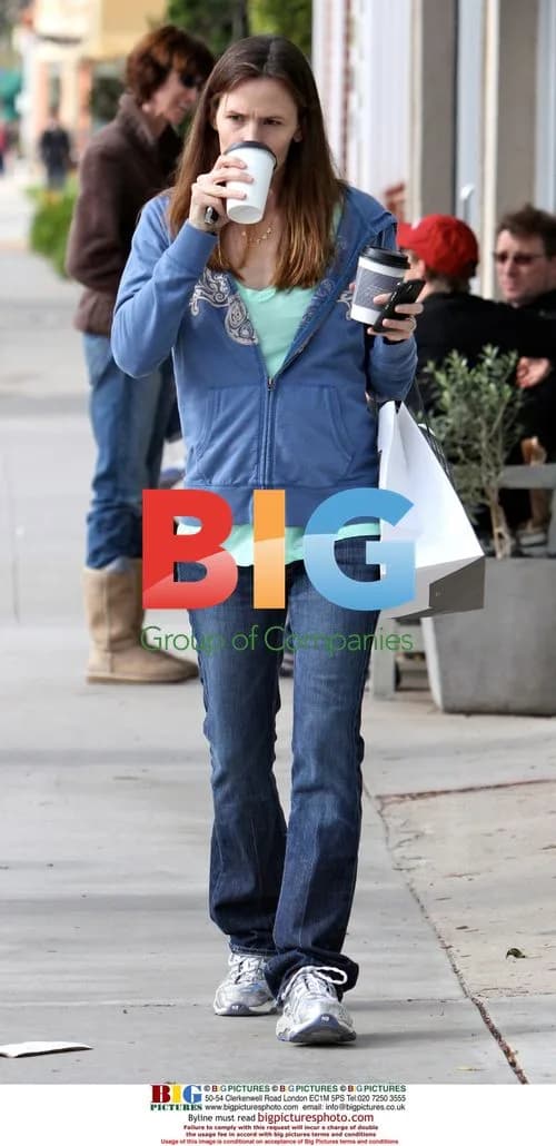 Jennifer Garner and Daughter Violet Afternoon Walk