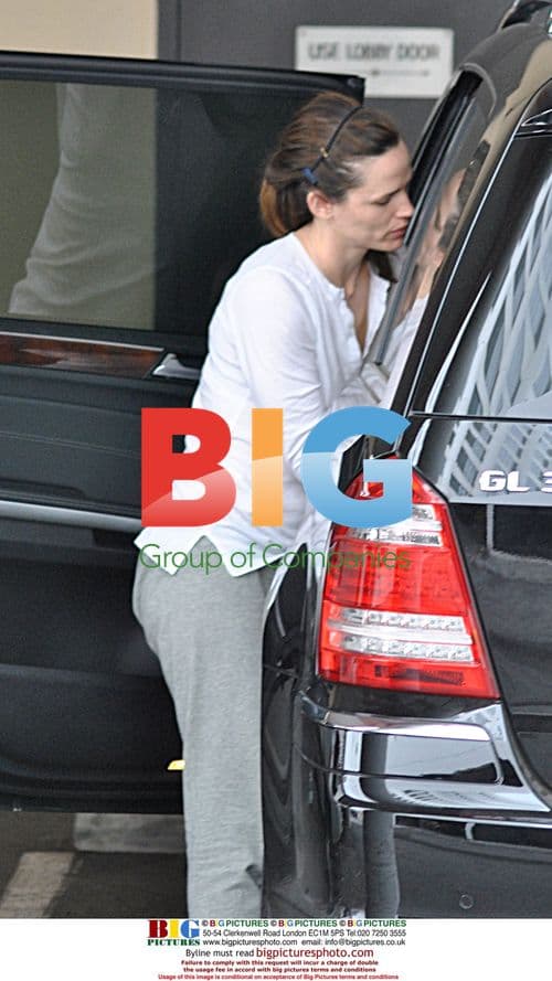 Jennifer Garner and Violet Running Errands