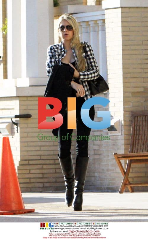 Anna Kourikova Shopping in LA