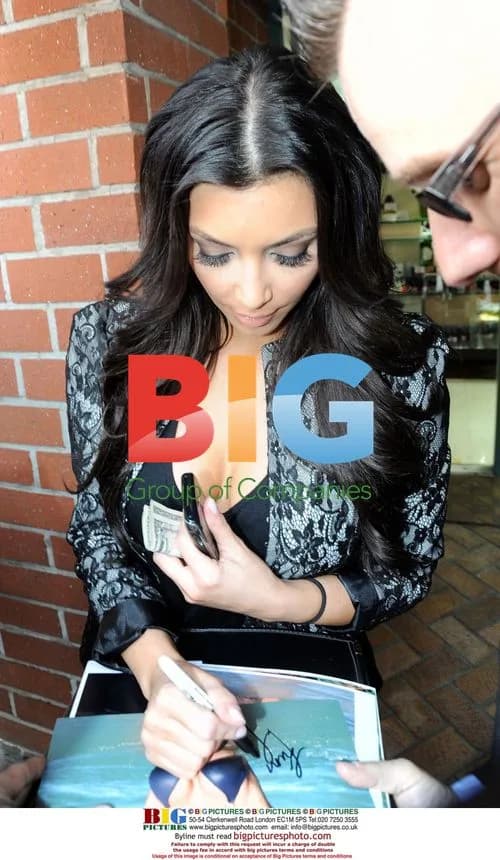 Kim Kardashian Gets Pedicure