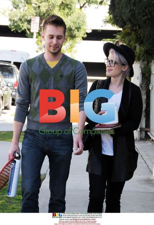 Kelly Osbourne Runs Errands with Boyfriend