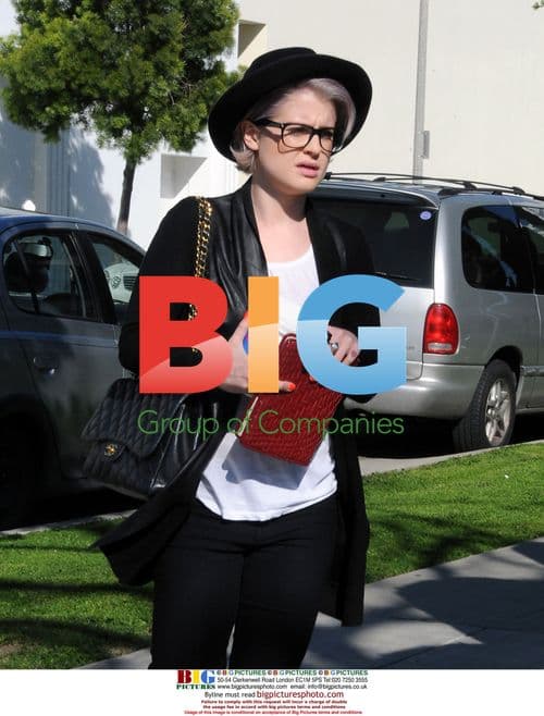 Kelly Osbourne running errands with boyfriend