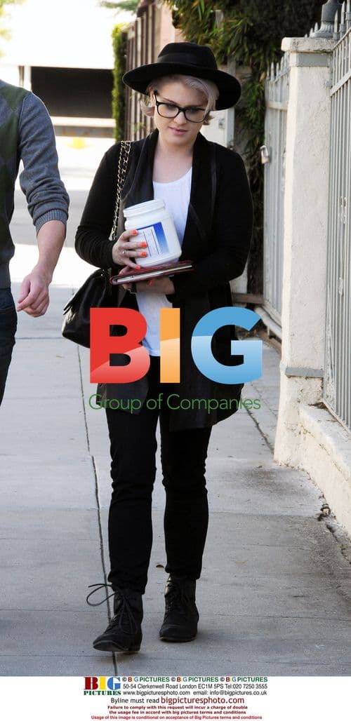 Kelly Osbourne running errands with boyfriend