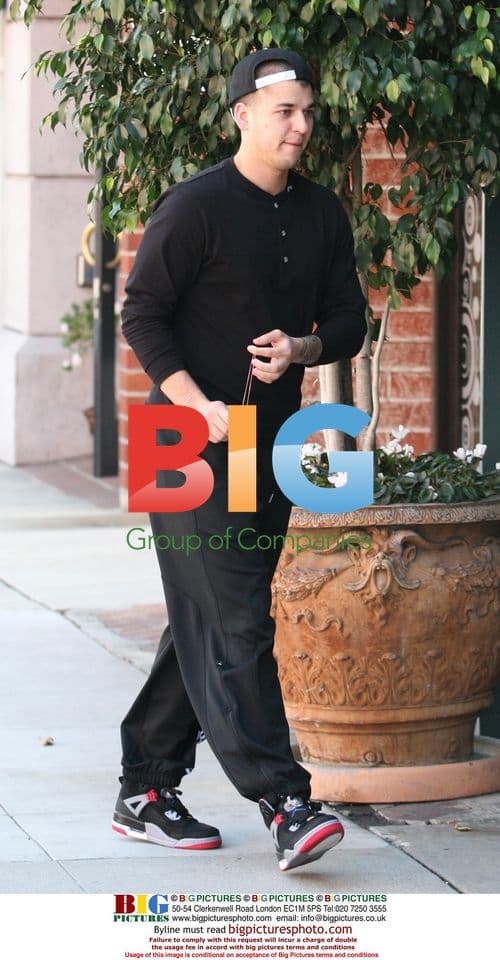 Rob Kardashian Walks in Beverly Hills