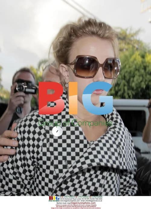 Britney Spears arrives at West Hollywood salon