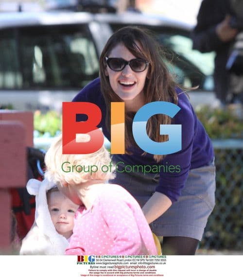 Jennifer Garner and Kids at Park