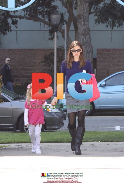 Jennifer Garner and Kids at Park