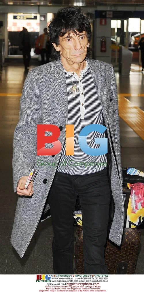 Ronnie Wood and Ana Araujo at Milan Airport