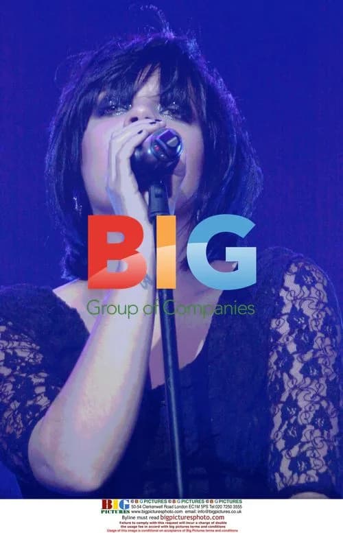 Lily Allen Performs at Manchester Arena
