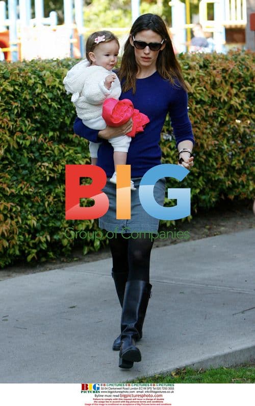 Jennifer Garner with daughters at park