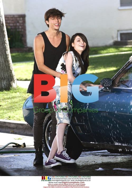 Miranda Cosgrove and Josh Oliver on "Kissin' U" video set