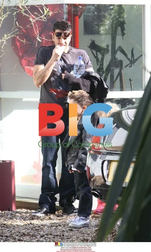Peter Andre Leaves Home With Kids