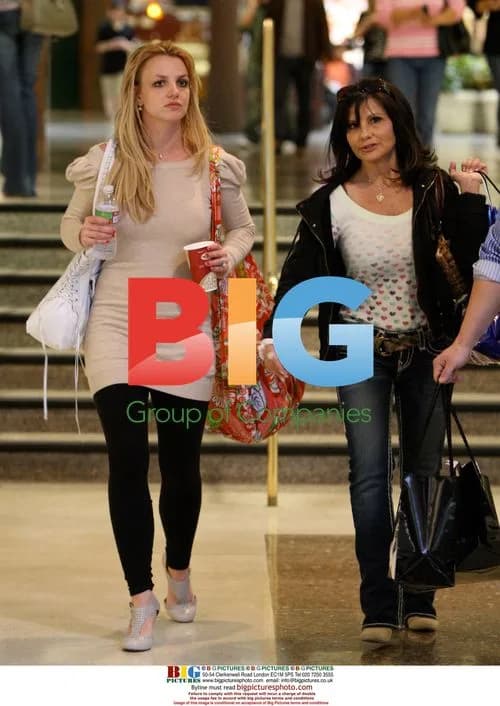 Britney Spears Shopping With Mother