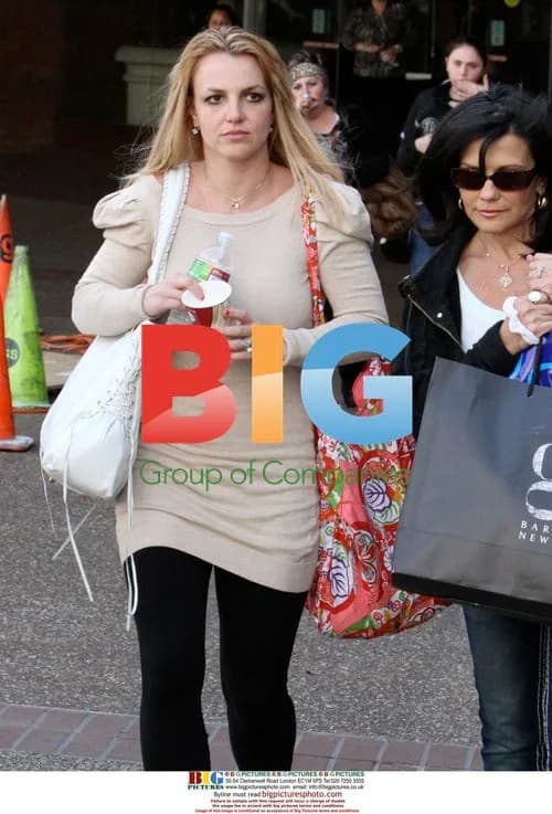 Britney Spears Shopping with Mom