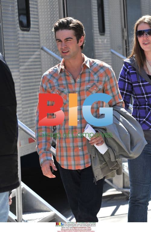 Chace Crawford on Gossip Girl Set