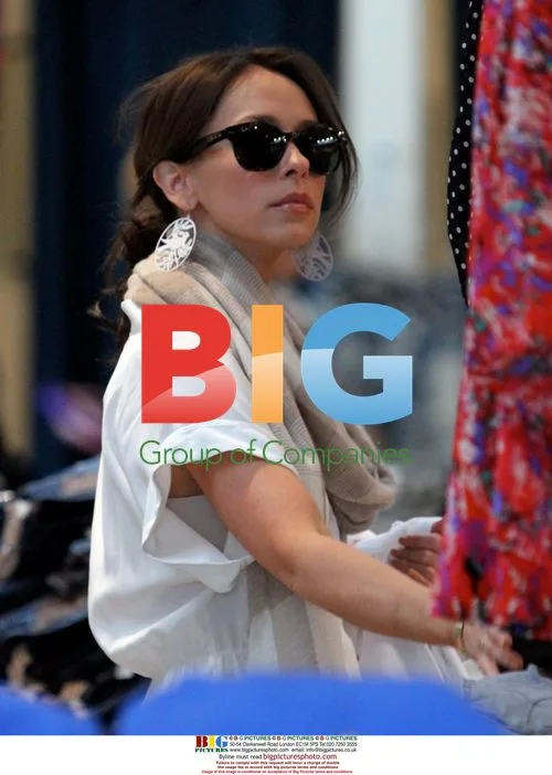 Jennifer Love Hewitt Goes Shopping in LA