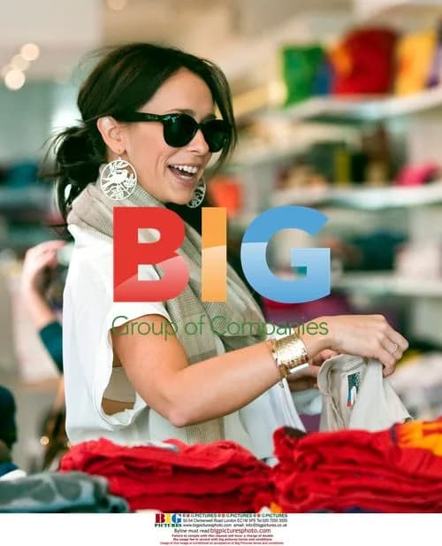 Jennifer Love Hewitt Shopping in Beverly Hills