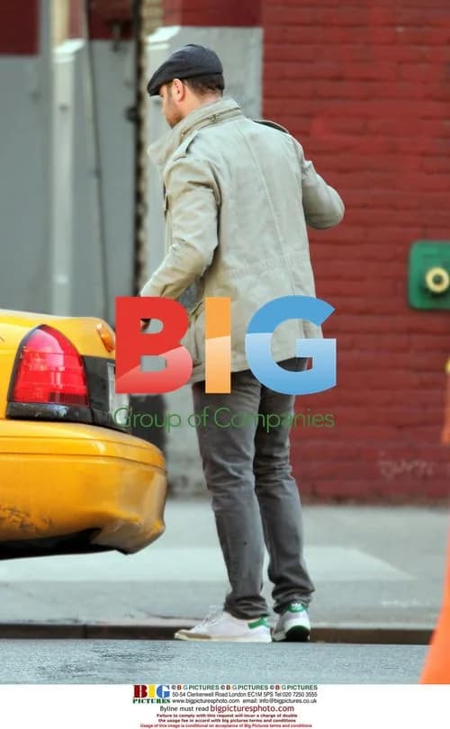 Naomi Watts and Liev Schreiber hail cab with kids