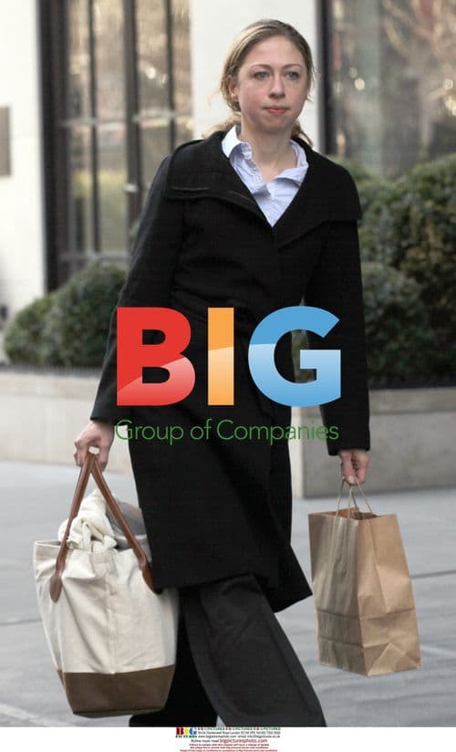 Chelsea Clinton Leaves NYC Restaurant