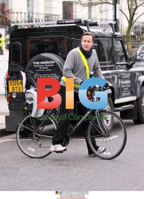David Cameron Drops Off Kid at School