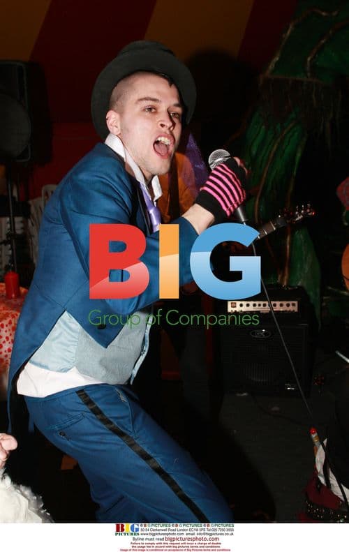 Big Brother 7 Winner Pete Bennett's Fancy Dress Wedding