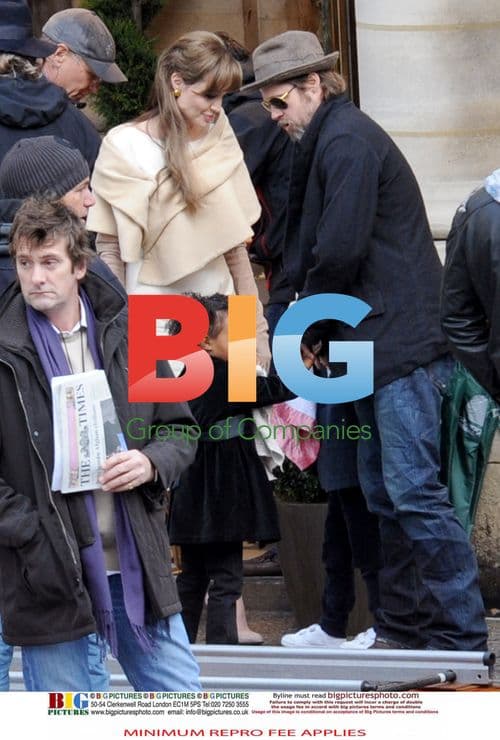 Brad Pitt and children meet Angelina Jolie on movie set