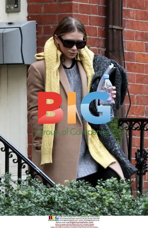 Ashley Olsen Leaving Apartment