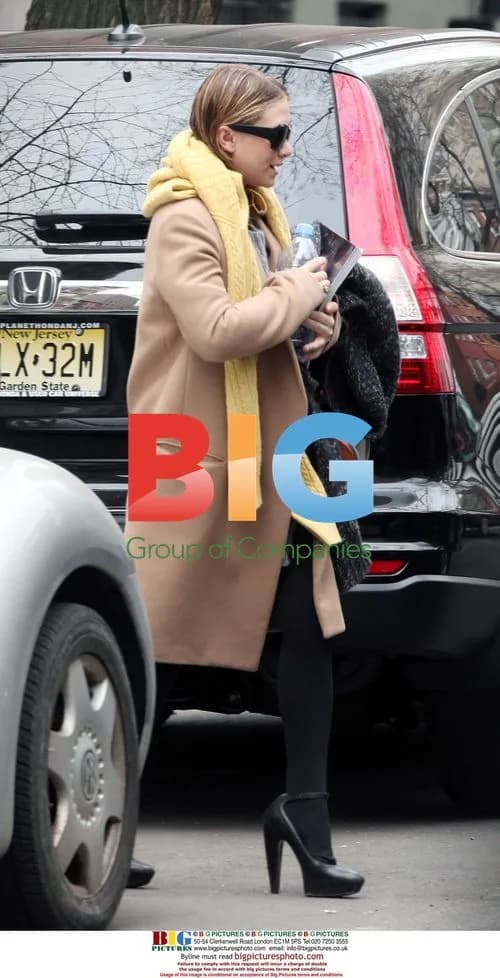 Ashley Olsen Leaving Apartment