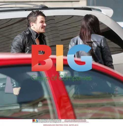 Peter Andre Greeted by Mystery Brunette