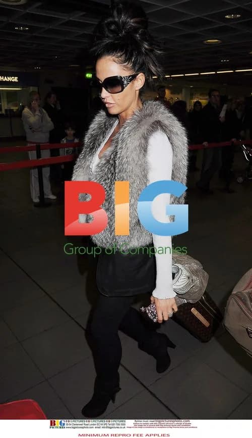 Katie Price Arrives in Dublin for VIP Style Awards