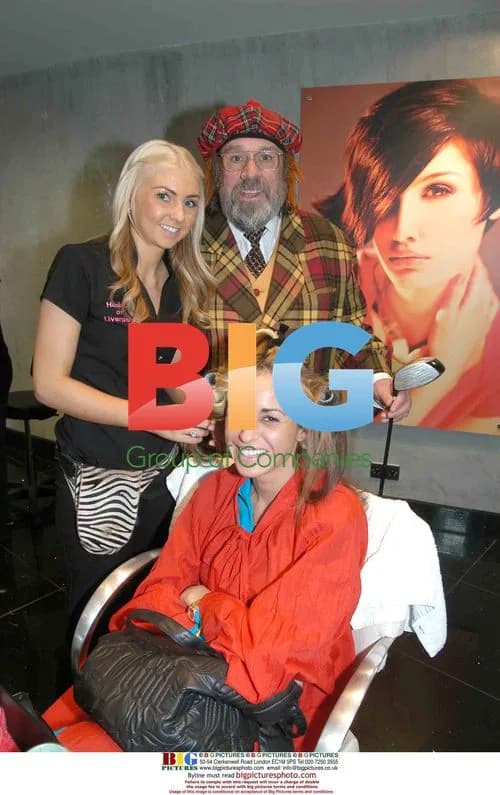 Ricky Tomlinson Surprises Mums